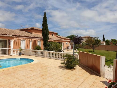 Villa plain pied avec piscine privAce 8 personnes — 4-Star Luxury Hotel in La Crau, France