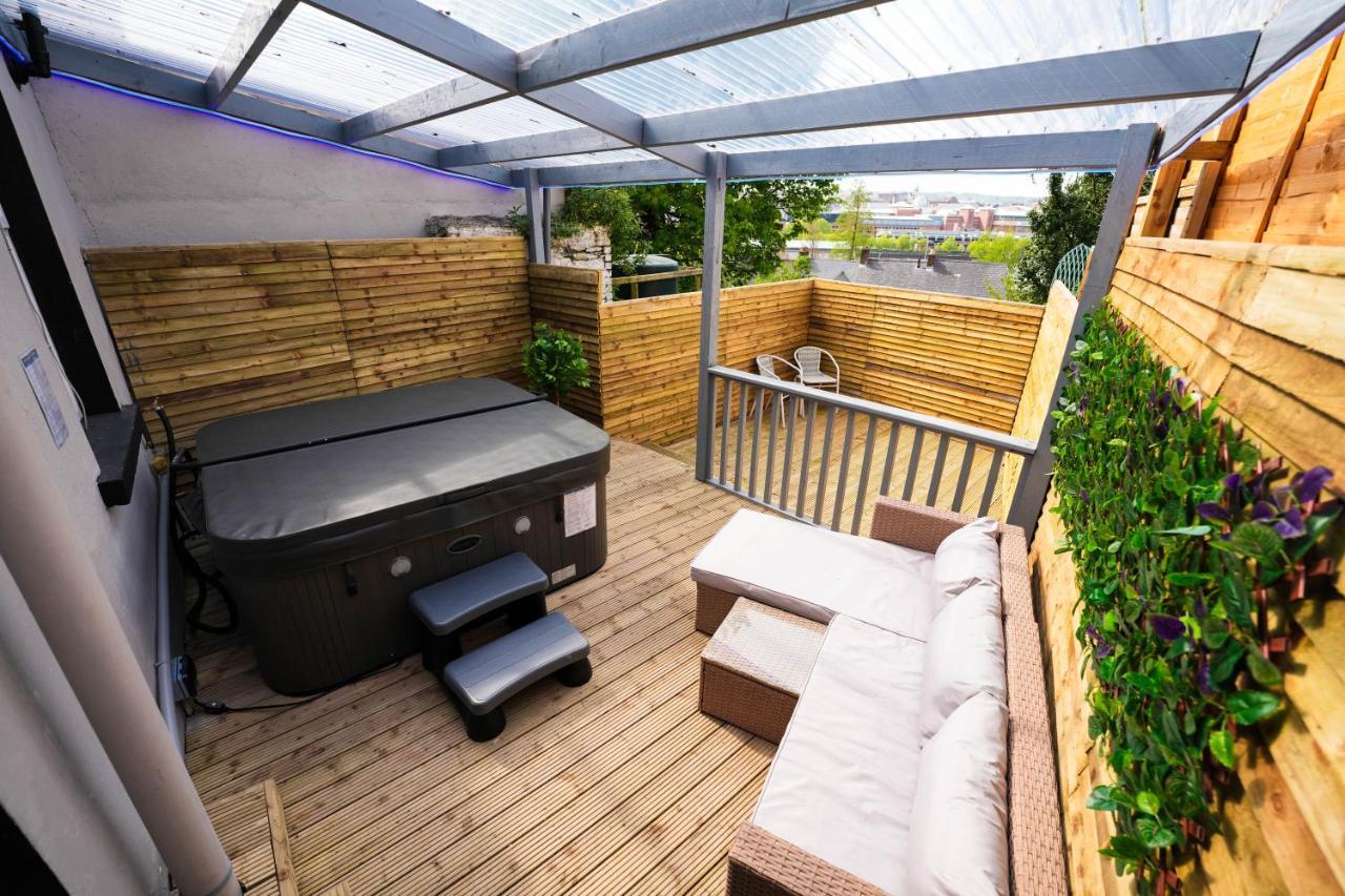 Luxury Hot Tub Retreat Derry City — Derry