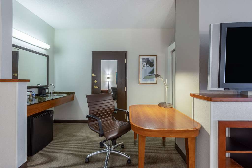Wyndham Garden Kansas City Airport - photo 29