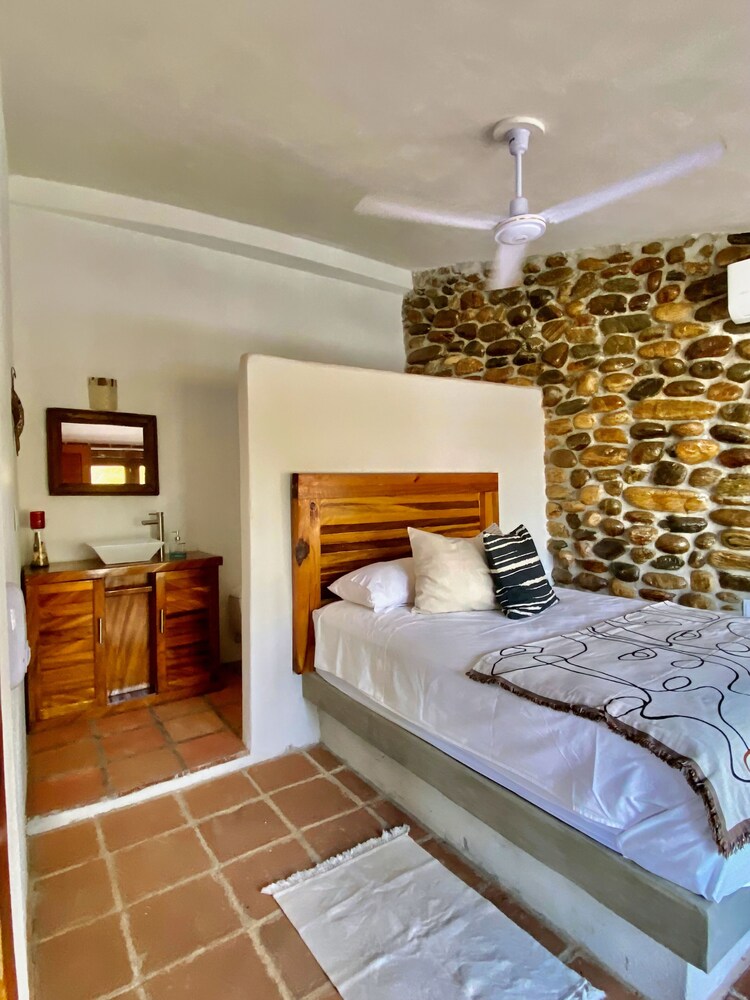 CasaPiedra — hotel in Santa Maria Colotepec