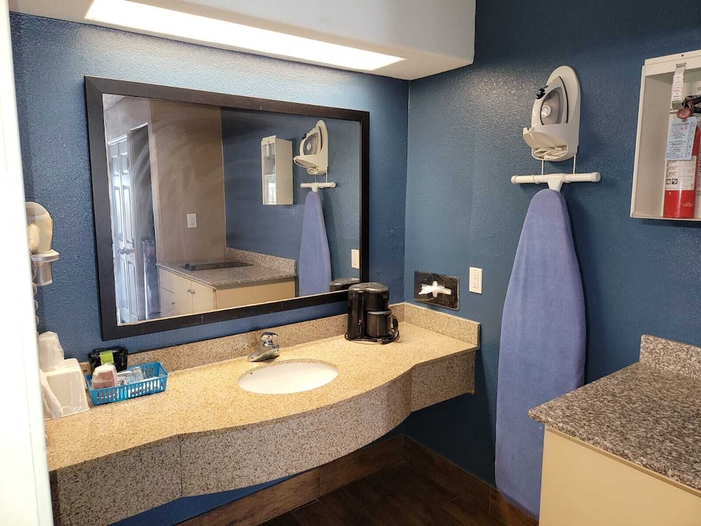 Texas Inn & Suites Raymondville - photo 53