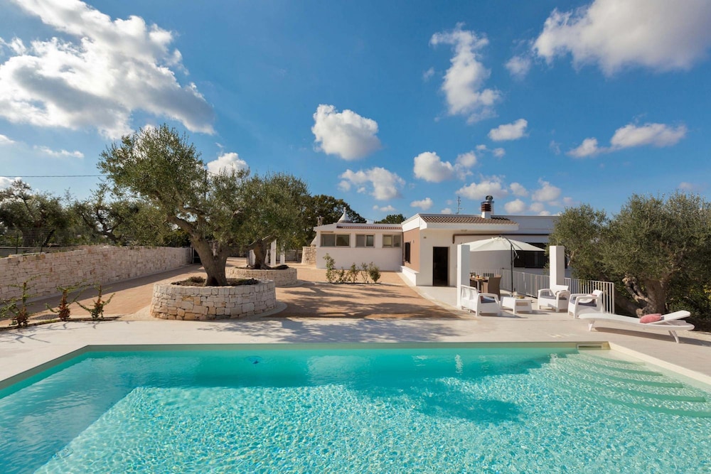 Villa Irma with Private Pool by Wonderful Italy — 4-Star Luxury Hotel in Noci, Italy