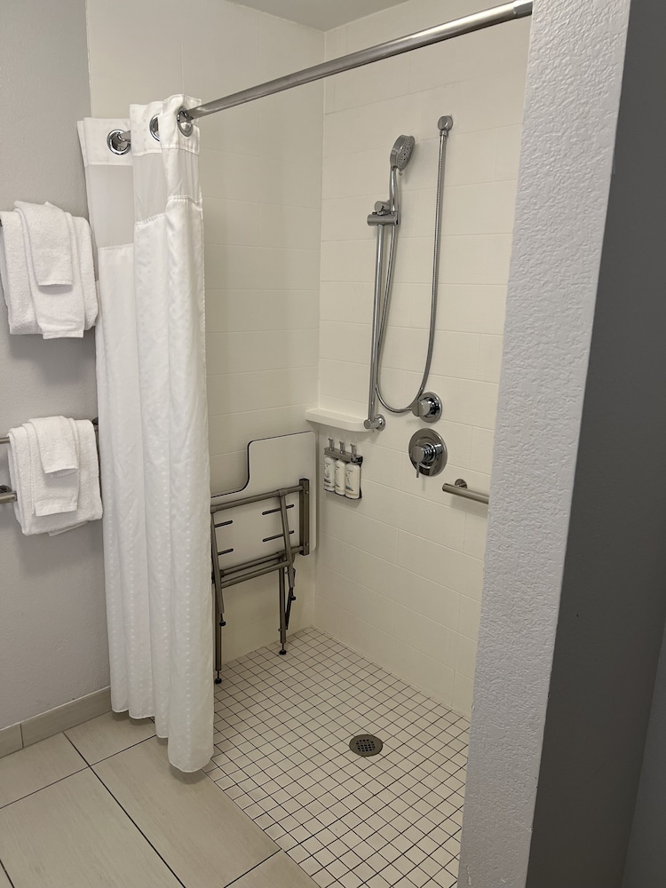 Holiday Inn Express & Suites Mobile University Area by IHG - photo 18