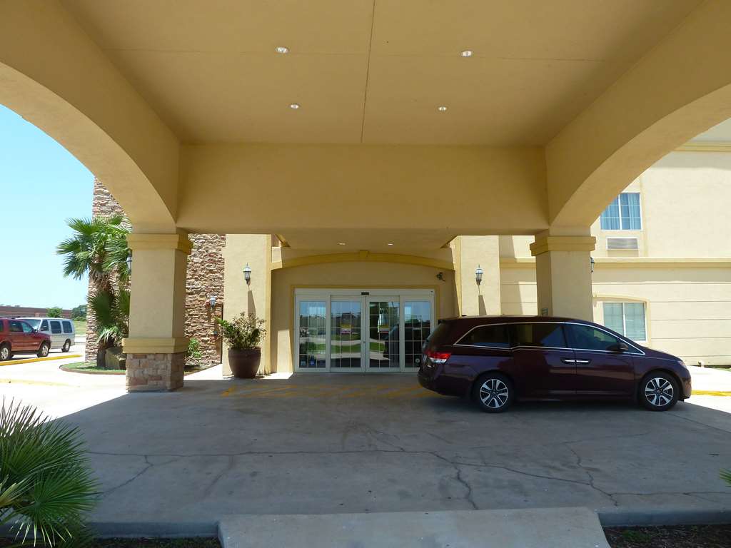 Americas Best Value Inn & Suites Gun Barrel City - photo 3