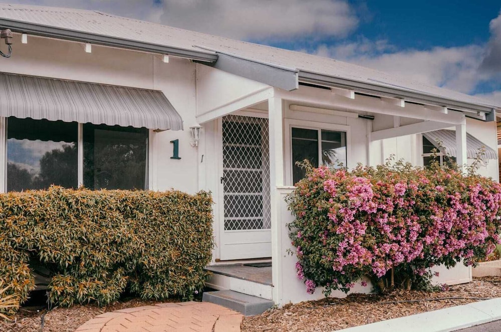 Busselton Jetty Chalets — 4-Star Luxury Hotel in Busselton, Australia