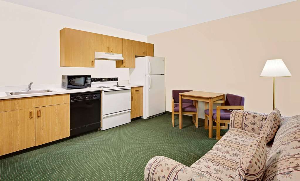 Super 8 by Wyndham Battle Mountain - photo 14