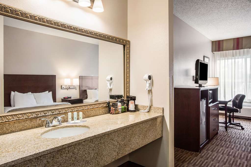 Quality Inn & Suites Lawrence University Area - photo 40