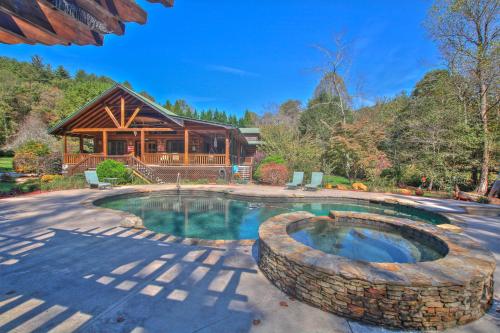 Stanley Creek Lodge Private Pool and Fishing Heated Private Pool Spacious Rooms Scenic Views Creekside Firepit Trout Str — 4-Star Luxury Hotel in Blue Ridge, United States