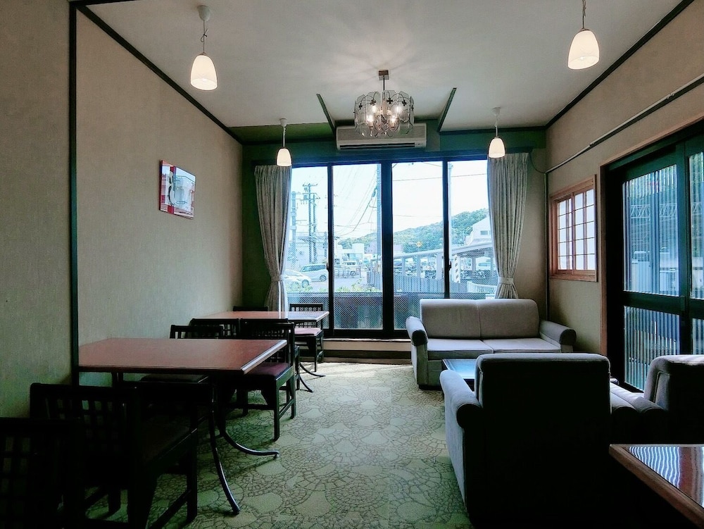 Minshuku Inn Shirahama Ekinoyado in Shirahamacho-Usazakiminami, Japan