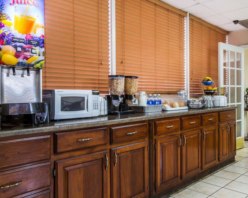 Econo Lodge Atlanta College Park - photo 29