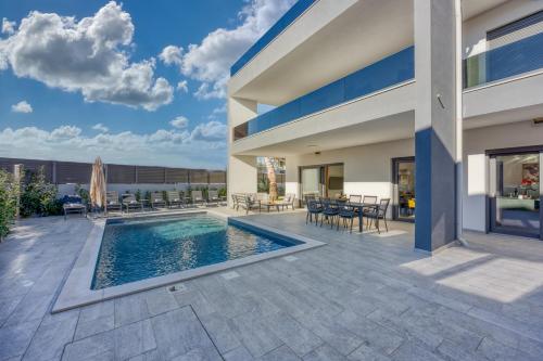 Villa Venus with pool and wellness — 4-Star Luxury Hotel in Porec, Croatia