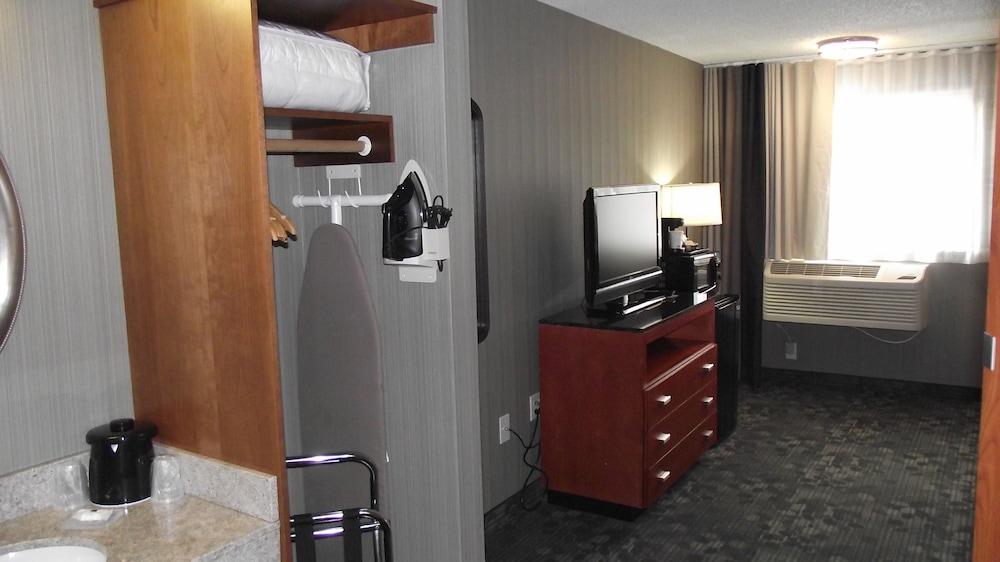 Country Inn & Suites by Radisson Delta Park North Portland - photo 10