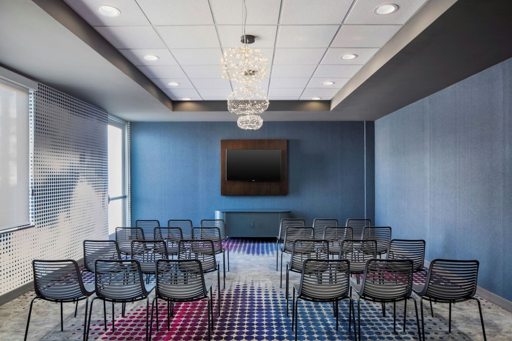 Aloft Phoenix Airport - photo 32
