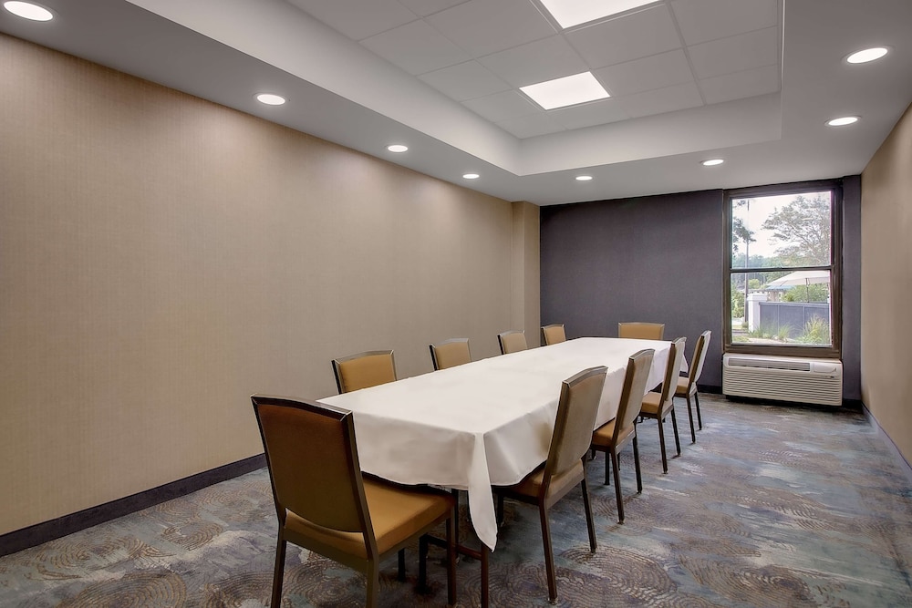 Hampton Inn Birmingham Colonnade 280 - photo 52