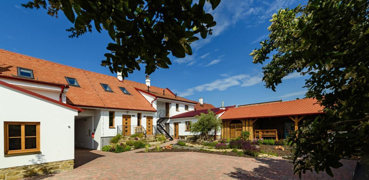 Penzion Folklór na Gruntě — 4-Star Luxury Hotel in Mikulcice, Czech Republic