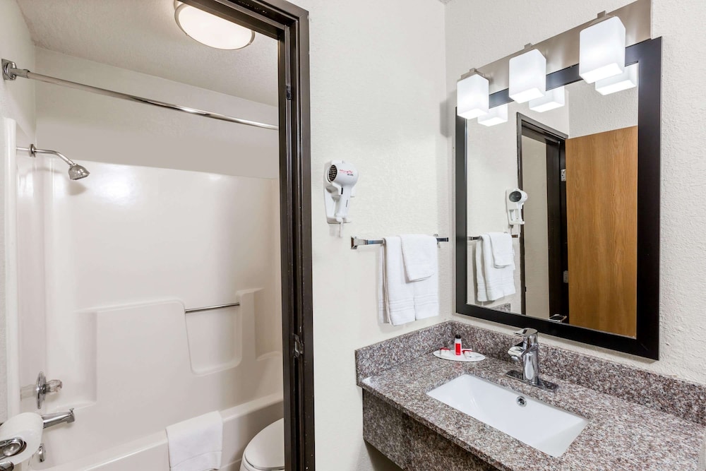 Urbandale Extended Stay - photo 10
