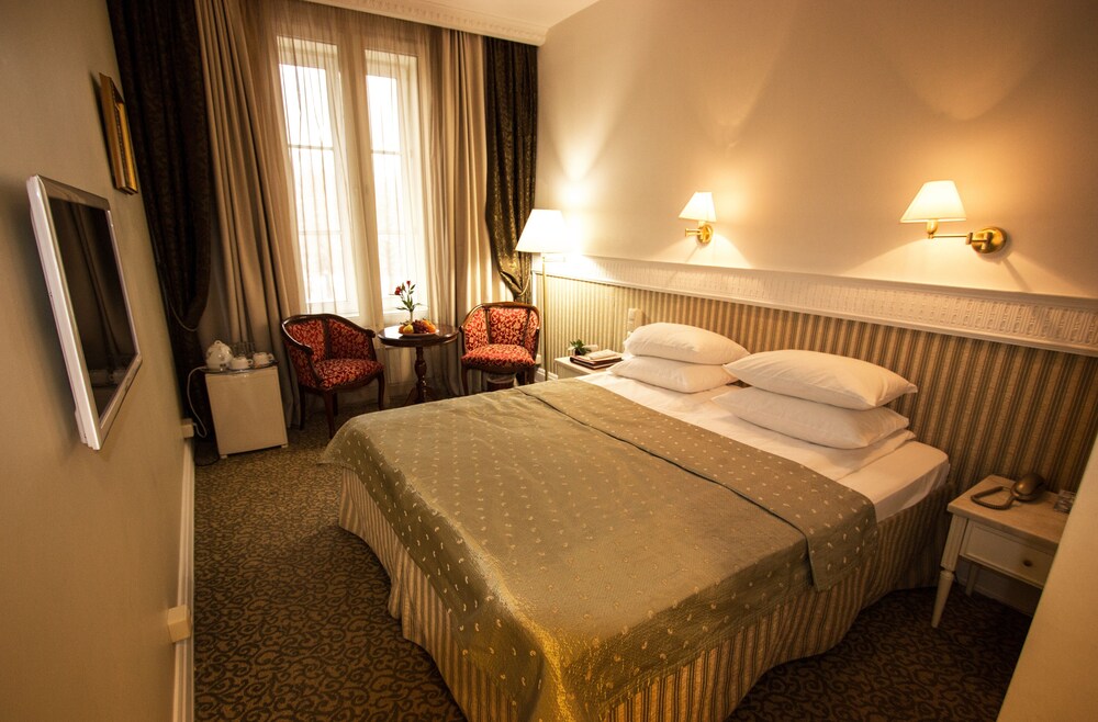 Chekhov Hotel — Yekaterinburg