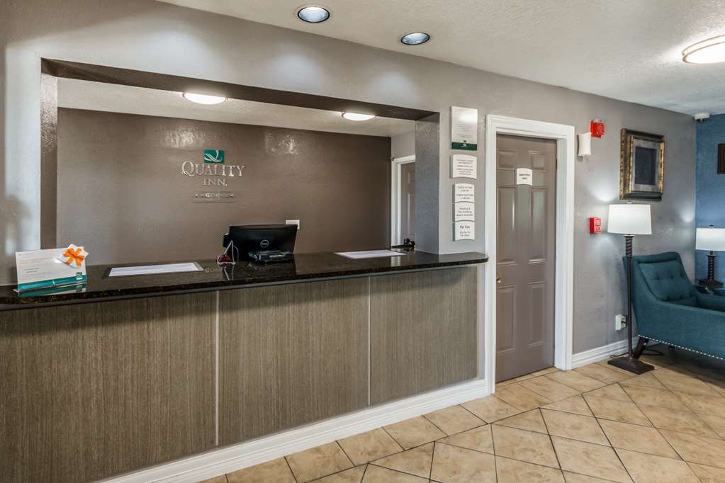 Quality Inn I 10 East near Frost Bank Center - photo 6
