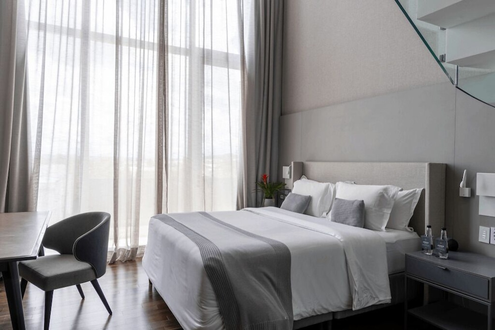 Suryaa Hotel Pinhais Curio Collection by Hilton — hotel in Pinhais