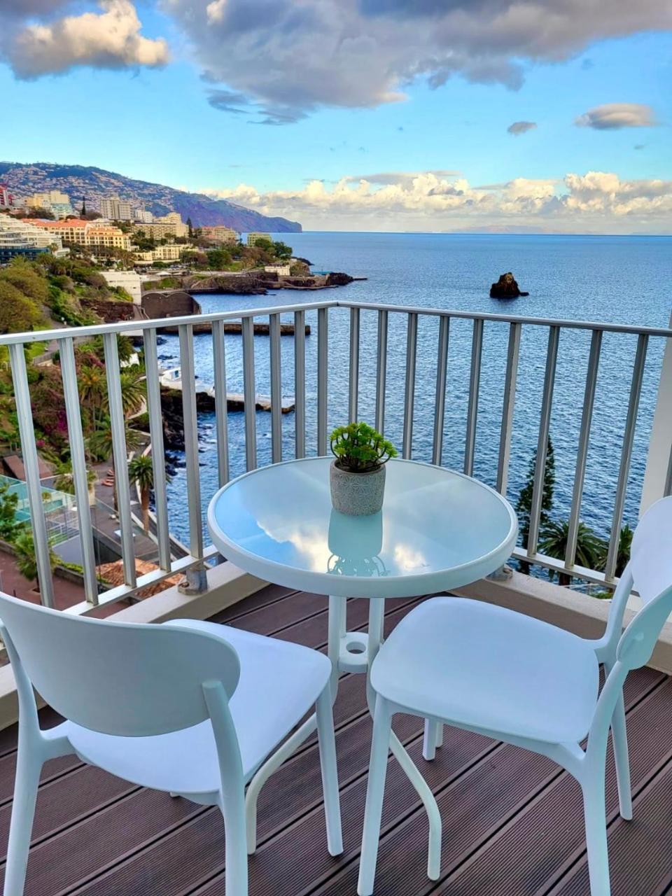 Apartamento Vista Mar — 4-Star Luxury Hotel in Funchal, Portugal