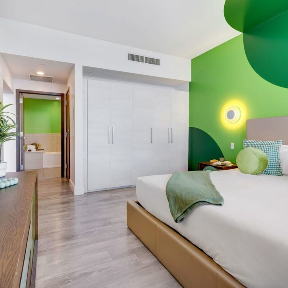 Lovely Apartment Rooftop Oasis Bay View — 4-Star Luxury Hotel in Hollywood, United States