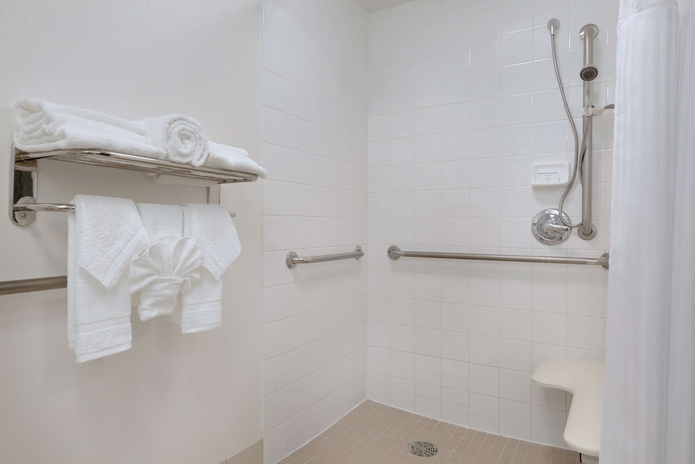 Hilton Garden Inn Worcester - photo 21