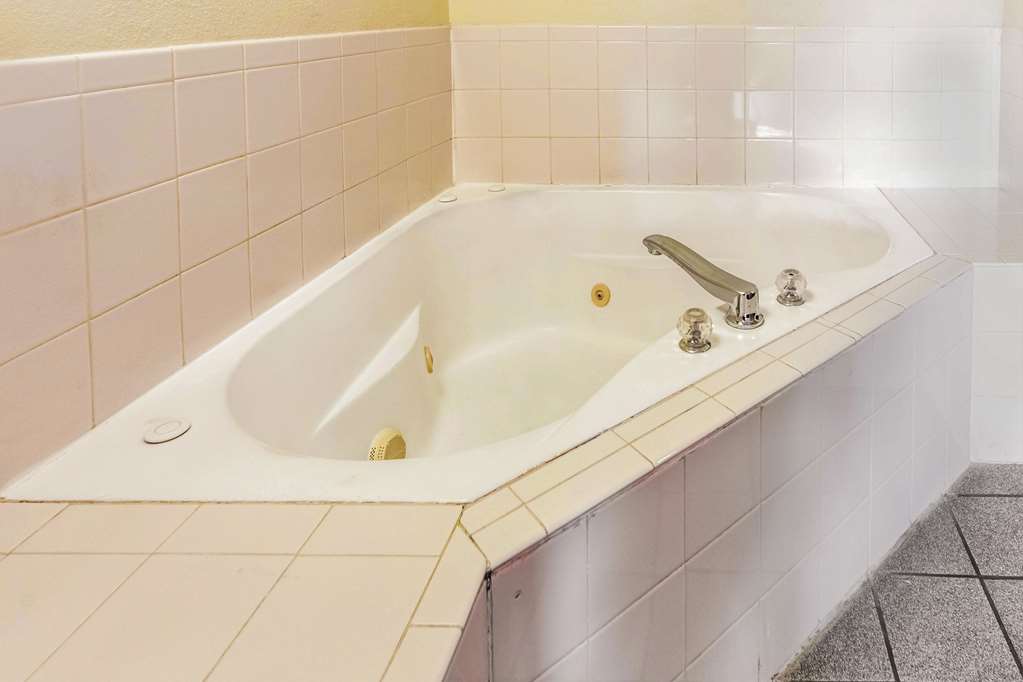 Econo Lodge Laurel - photo 19