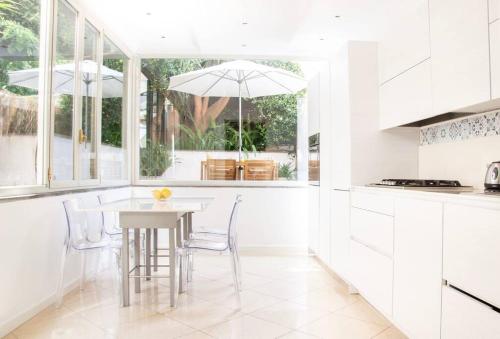Oasi di relax: appartamento con giardino a Roma — 4-Star Luxury Hotel in Rome, Italy