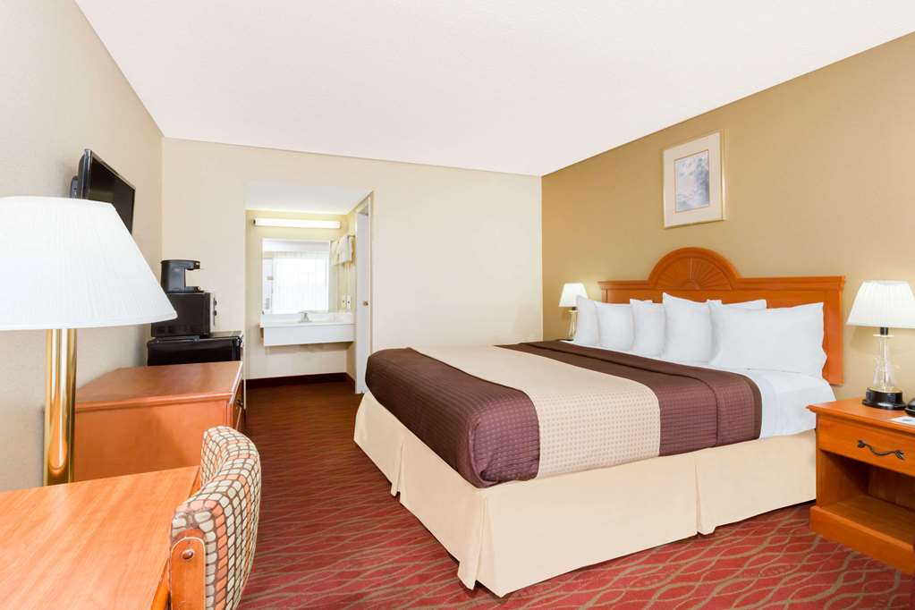Days Inn by Wyndham Staunton - photo 8