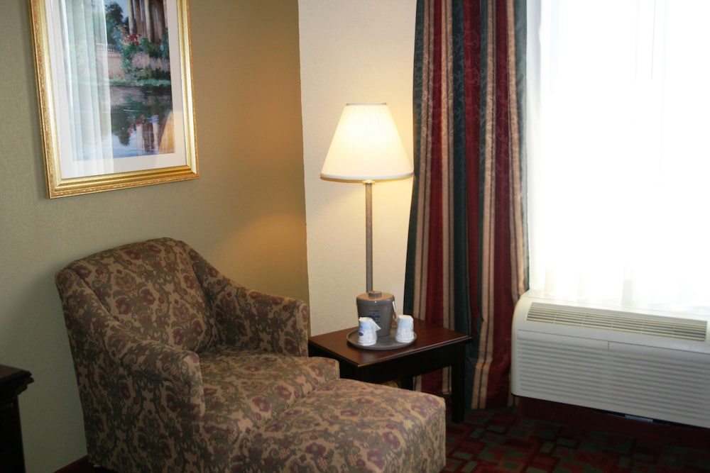 Hampton Inn Canton - photo 12
