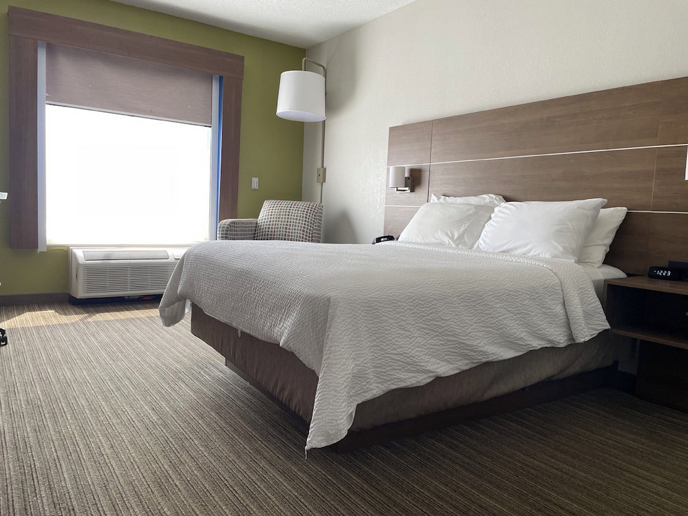 Holiday Inn Express & Suites Chattanooga by IHG - photo 24