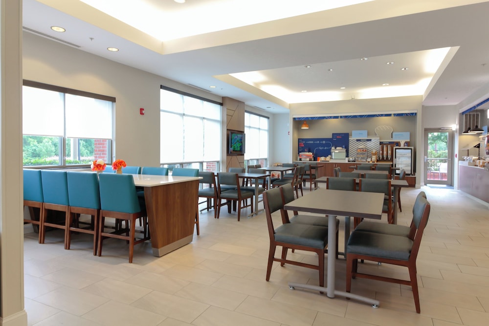 Holiday Inn Express Leland Wilmington Area by IHG - photo 39
