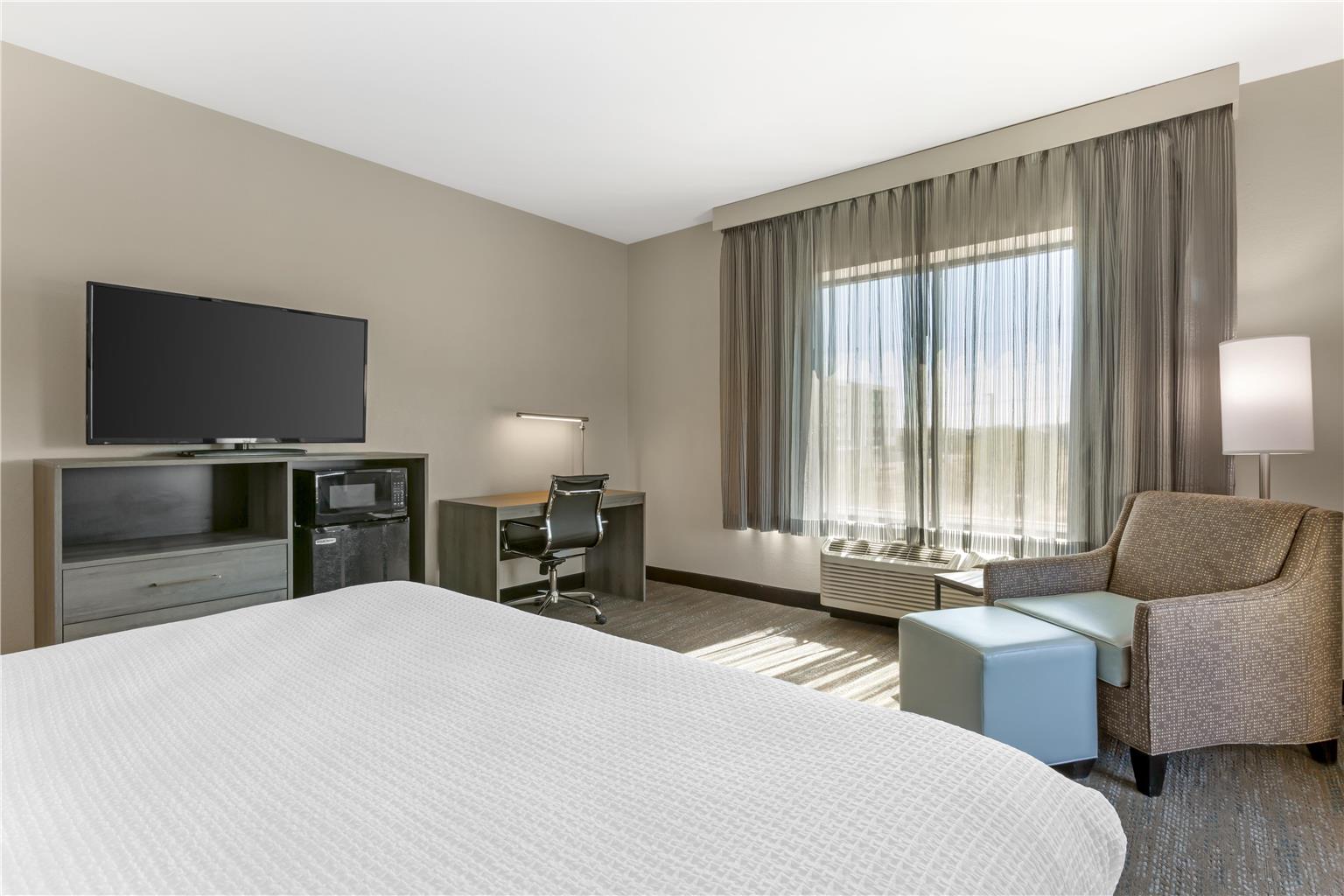 Super 8 by Wyndham Greensboro Coliseum Conv. - photo 14