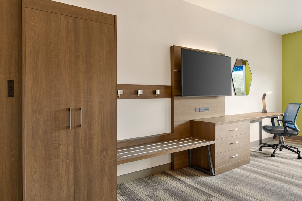 Holiday Inn Express and Suites Ukiah by IHG - photo 26