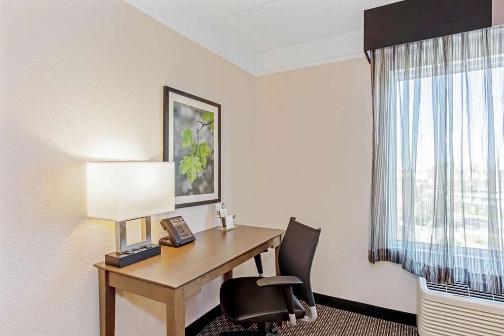 La Quinta Inn & Suites by Wyndham Panama City - photo 27