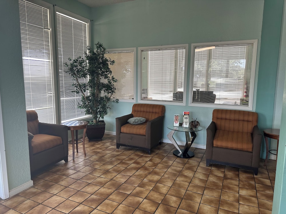 HillView Inn - photo 9