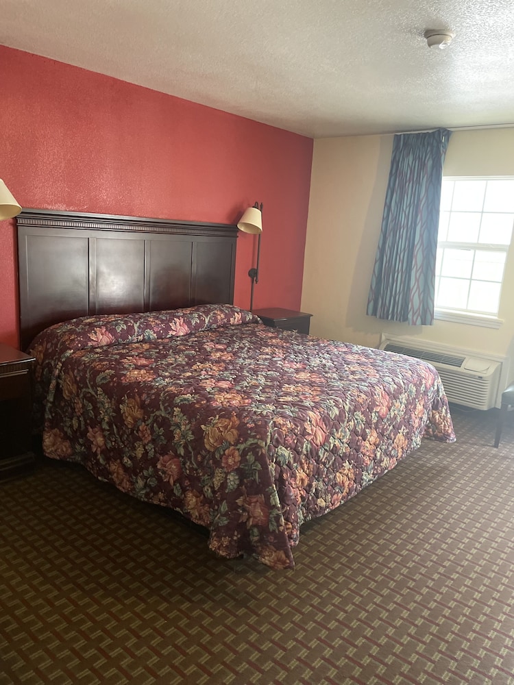 The Village Inn — Ada — photo 5