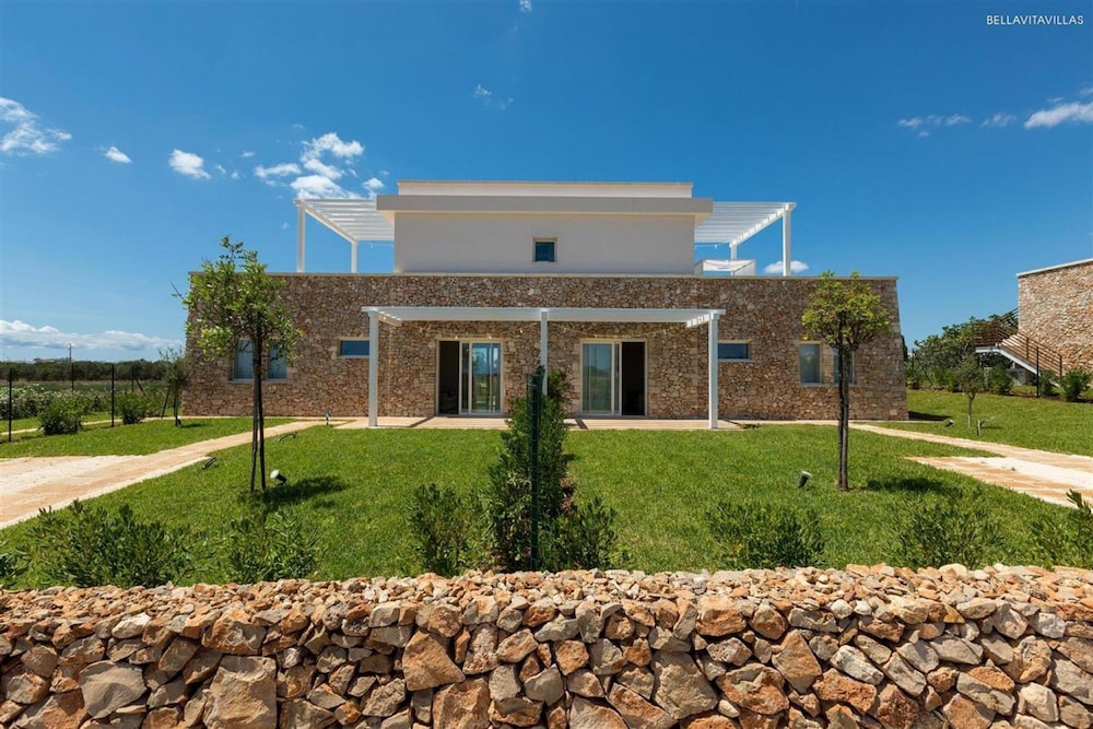 Perla Saracena Hotel Restaurant — Salve