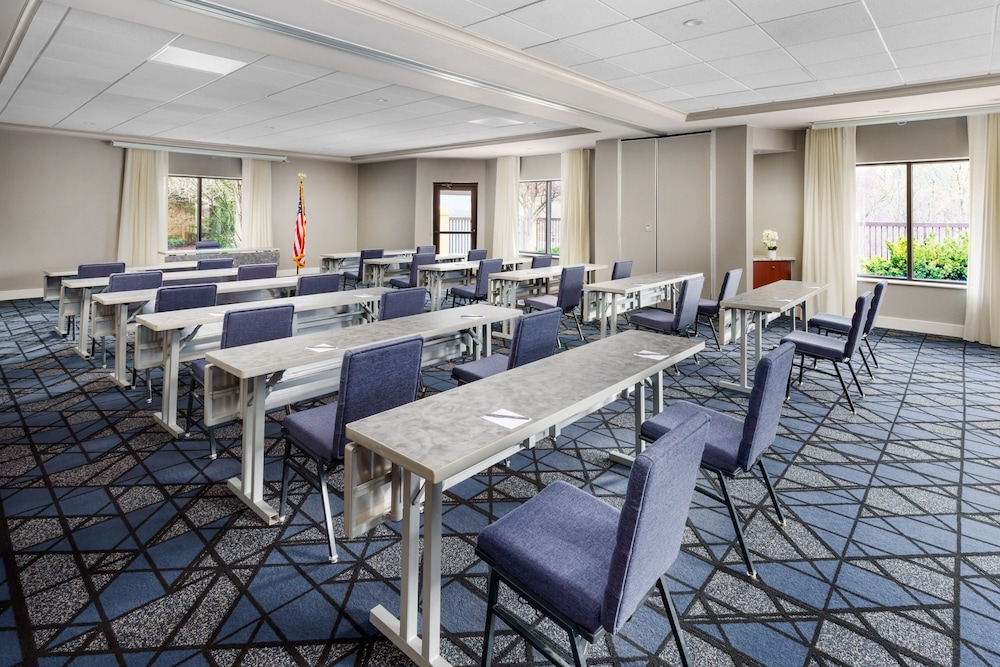Courtyard by Marriott Manchester Boston Regional Airport - photo 43