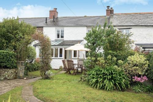 Lovely Cottage by Coastal Footpath & Surf Beaches — 4-Star Luxury Hotel in Bude, United Kingdom