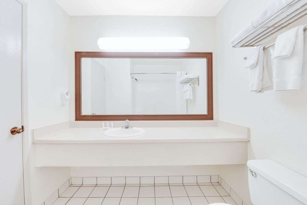 Baymont by Wyndham Midland Airport - photo 11