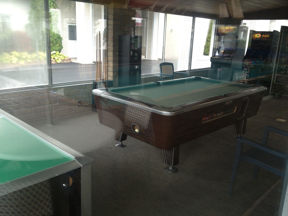 Parkside Inn Bridgeview - photo 24