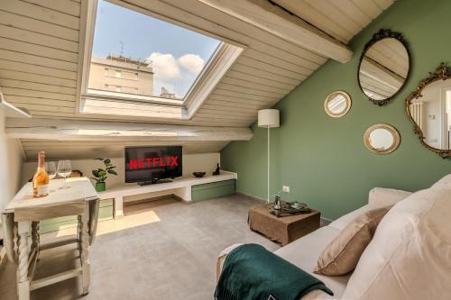 Duomo 15 min M3 Bocconi University Navigli Luxury Loft — 4-Star Luxury Hotel in Milan, Italy