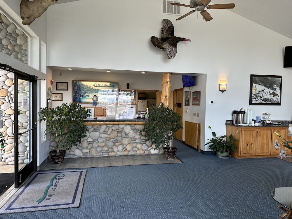 Edgewater Inn Shady Cove - photo 2