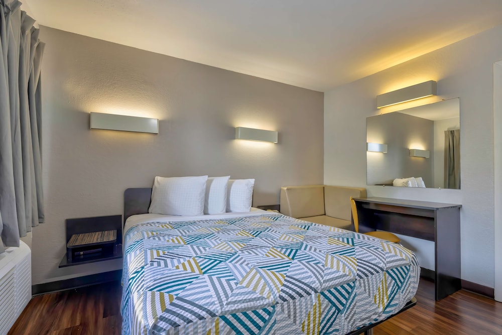 Motel 6 Oshkosh WI - photo 10