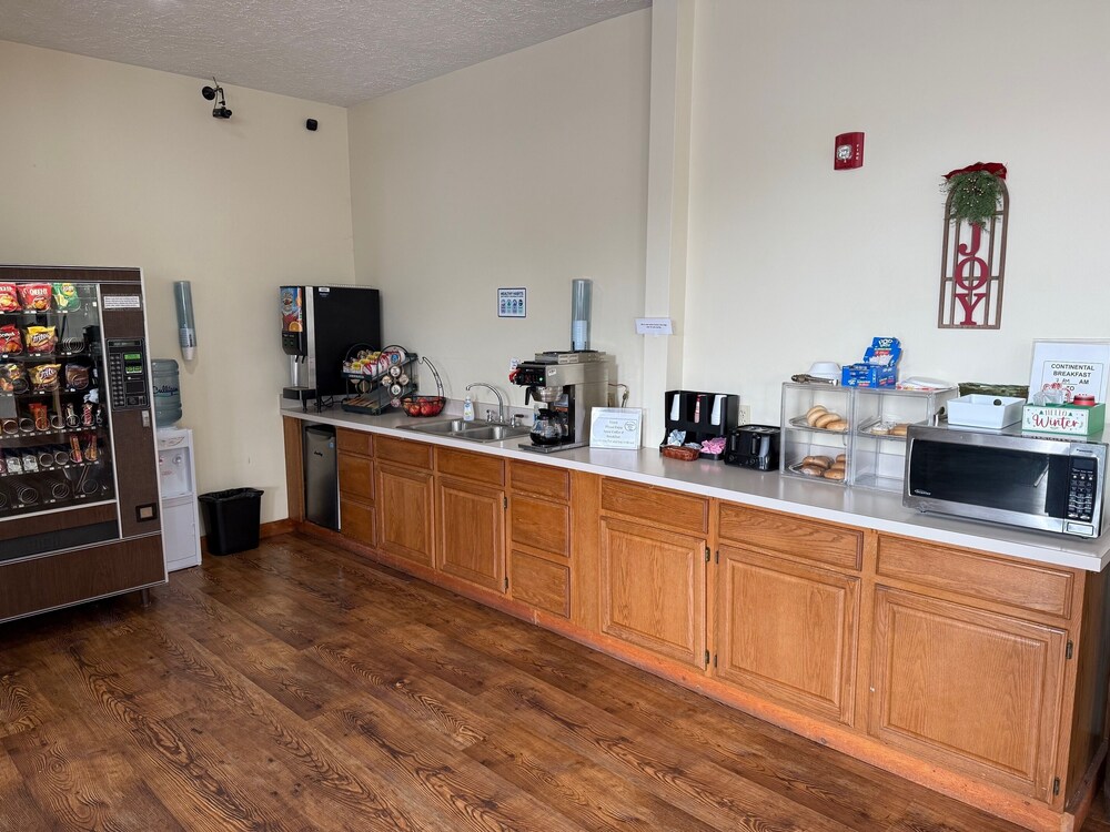 Cedarville Hotel - photo 14