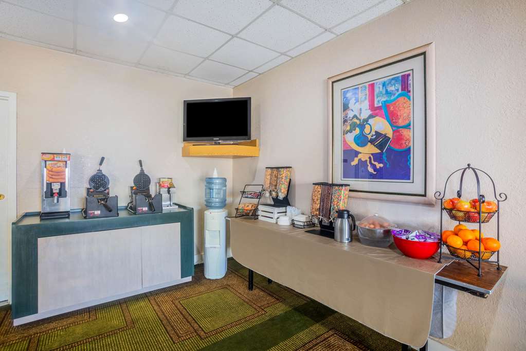 Days Inn by Wyndham Del Rio - photo 53