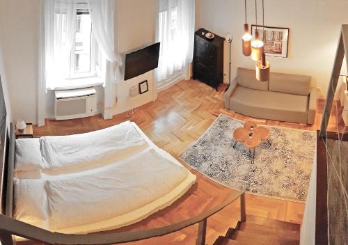 Luxury new apartment with gallery at Dob street nearby Gozsdu court — 4-Star Luxury Hotel in Budapest, Hungary