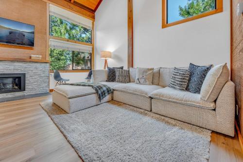 Bright 3BR Condo Near Northstar — 4-Star Luxury Hotel in Truckee, United States