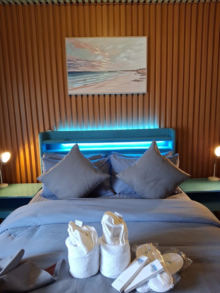 Cave beach Resort Boutique Accomodation - last minute hotel in Dingalan